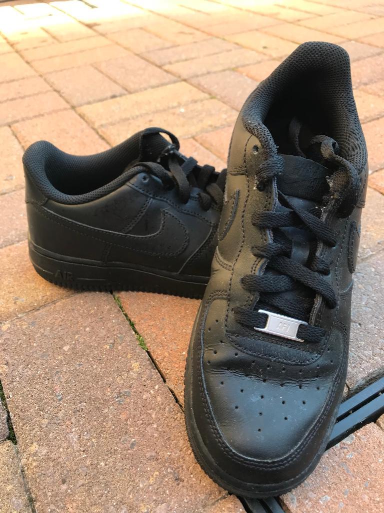 black nike trainers size 5.5